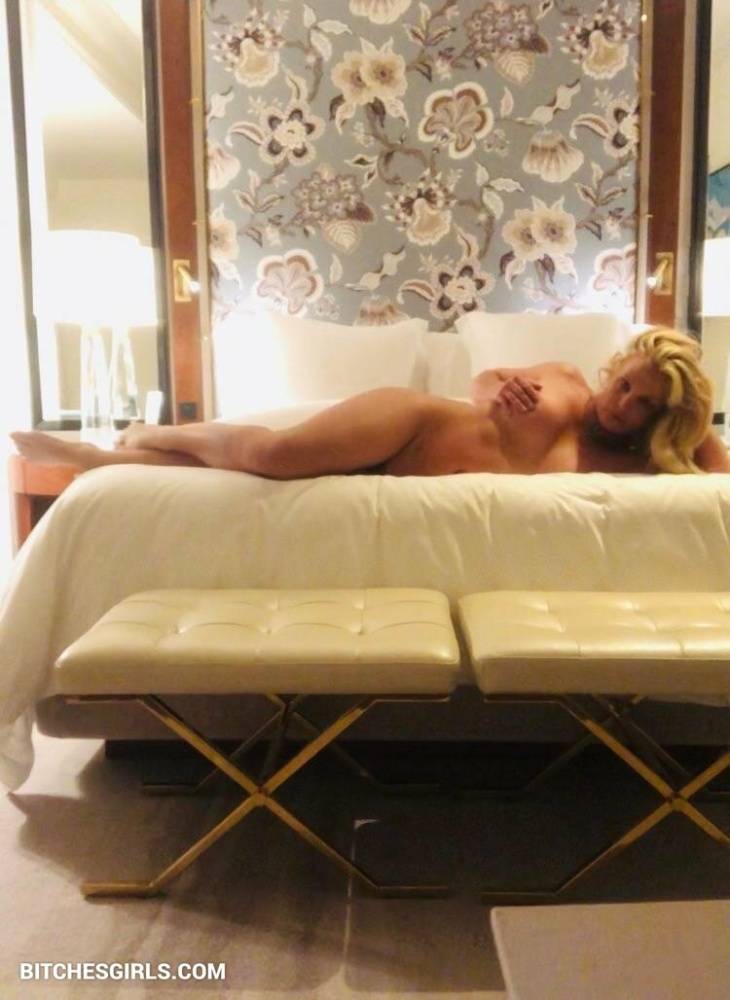 Britney Spears Nude Celebrity Leaked Tits Photos - #17