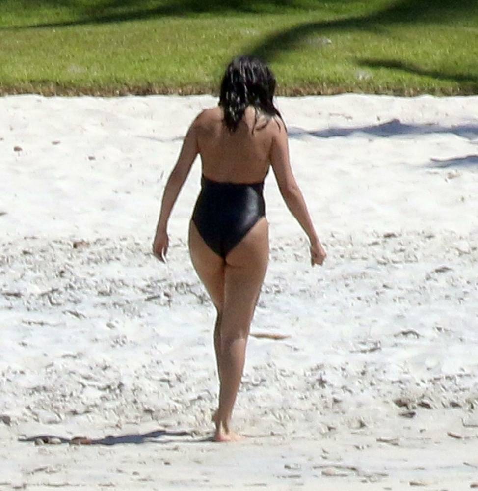 Selena Gomez Sexy One-Piece Swimsuit Paparazzi Set Leaked - #3