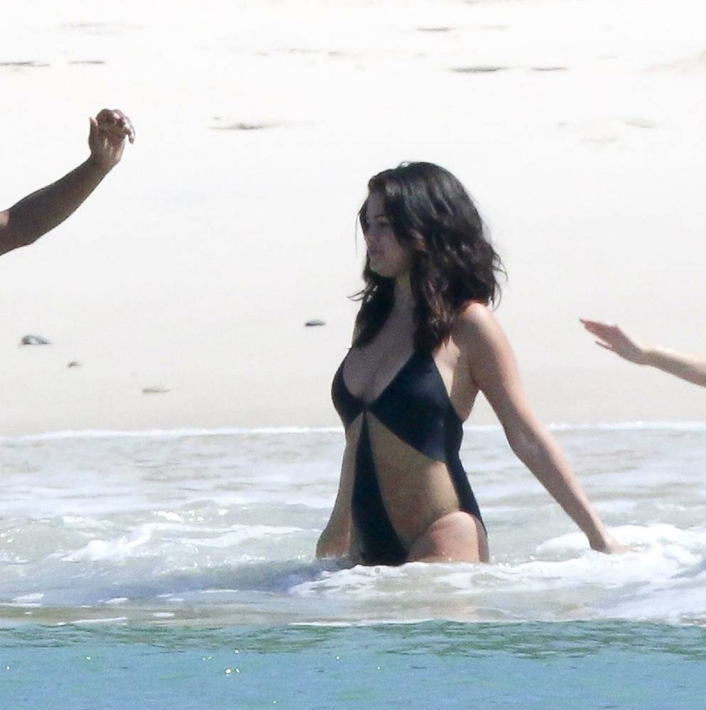Selena Gomez Sexy One-Piece Swimsuit Paparazzi Set Leaked - #8