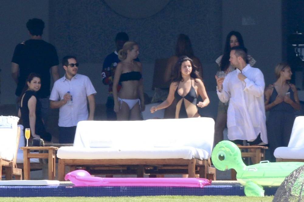 Selena Gomez Sexy One-Piece Swimsuit Paparazzi Set Leaked - #15