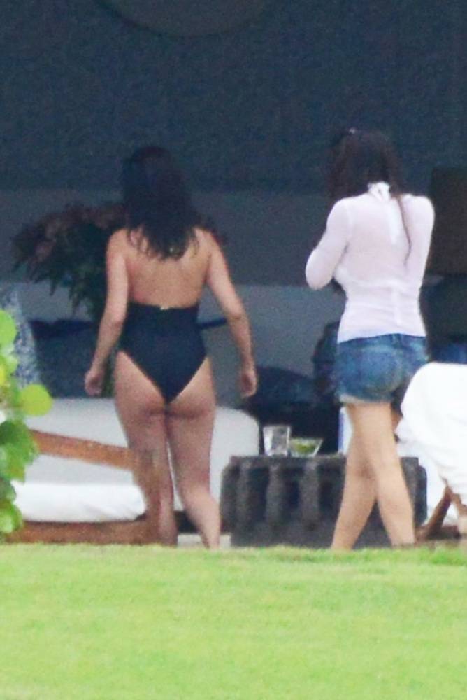 Selena Gomez Sexy One-Piece Swimsuit Paparazzi Set Leaked - #31