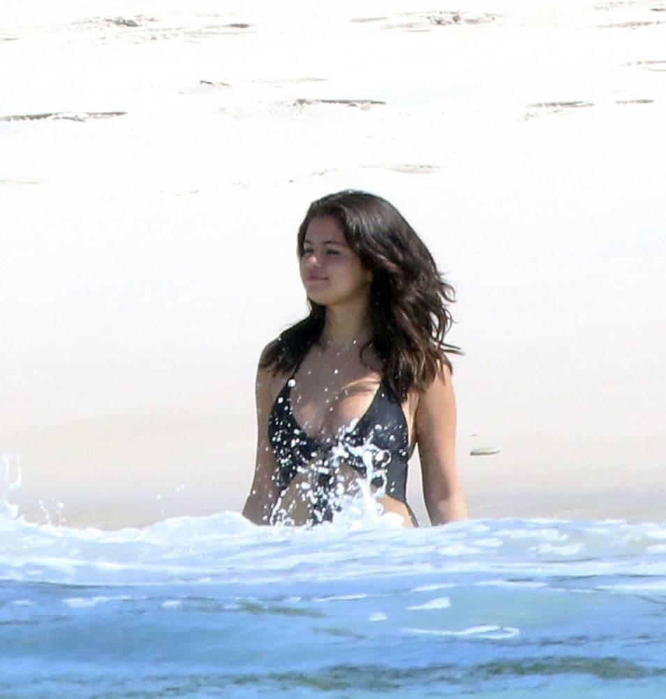 Selena Gomez Sexy One-Piece Swimsuit Paparazzi Set Leaked - #37