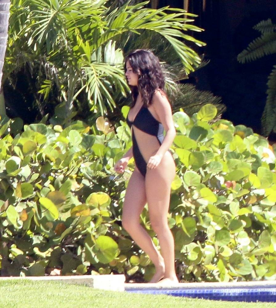 Selena Gomez Sexy One-Piece Swimsuit Paparazzi Set Leaked - #18