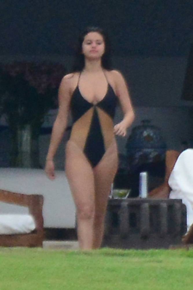 Selena Gomez Sexy One-Piece Swimsuit Paparazzi Set Leaked - #2