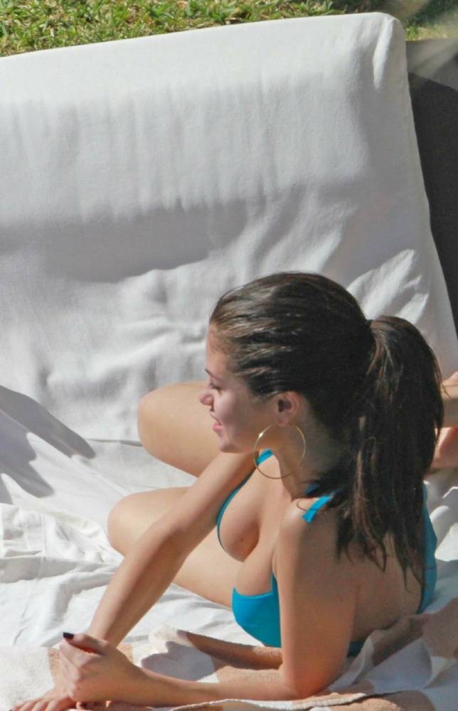 Selena Gomez Sexy Bikini Paparazzi Set Leaked - #12