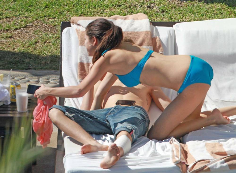Selena Gomez Sexy Bikini Paparazzi Set Leaked - #18