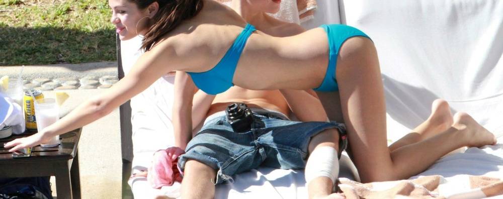 Selena Gomez Sexy Bikini Paparazzi Set Leaked - #2