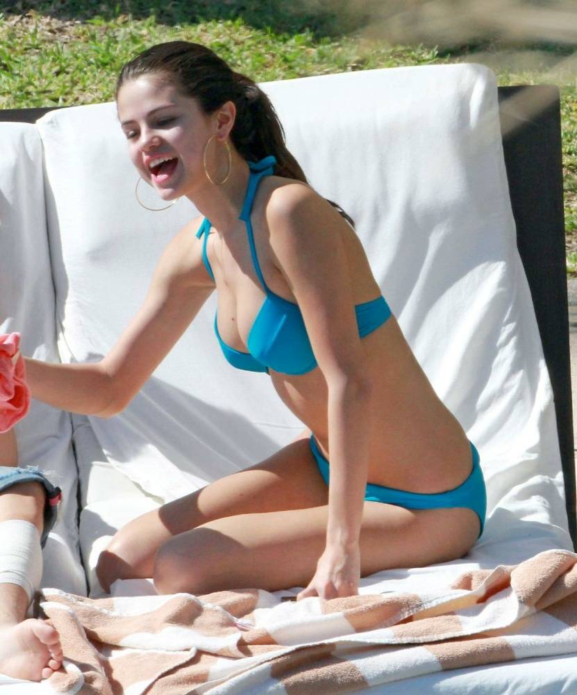 Selena Gomez Sexy Bikini Paparazzi Set Leaked - #13