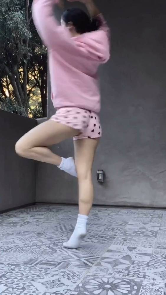 Charli D 19Amelio Ballet Stretching Dance Video Leaked - #2