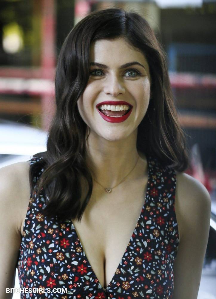 Alexandra Daddario Nudes - Nipple & Pussy Slips - #1