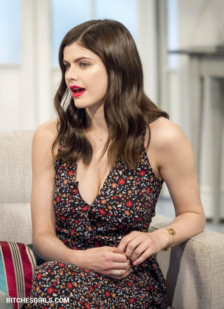 Alexandra Daddario Nudes Nipple Pussy Slips