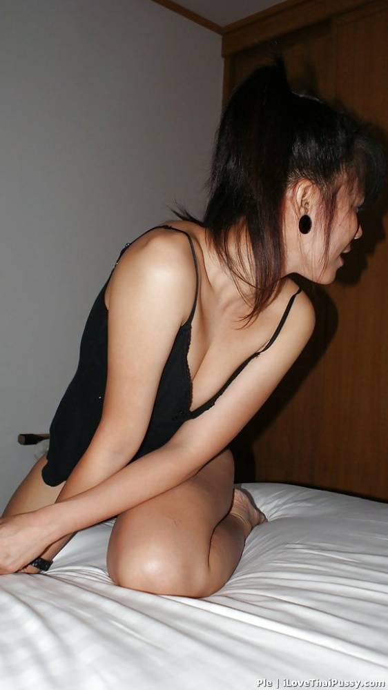 Amateur Asian whore Ple sure craves for some naughty moments in solo - #1