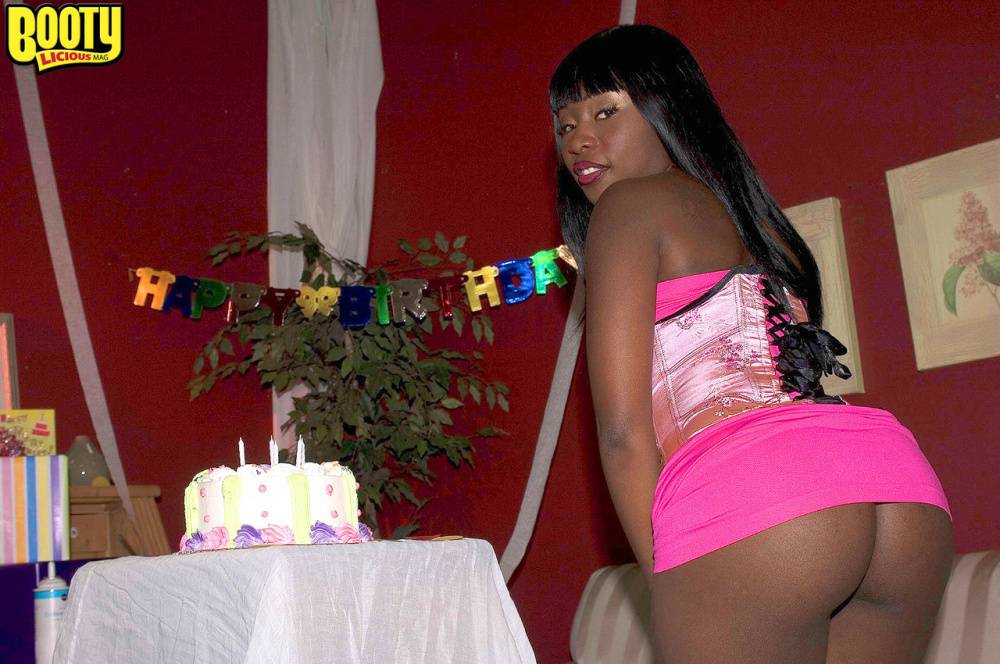 Ebony girl Mina Scarlett has a man lick cream off her bubble butt on her b-day - #13