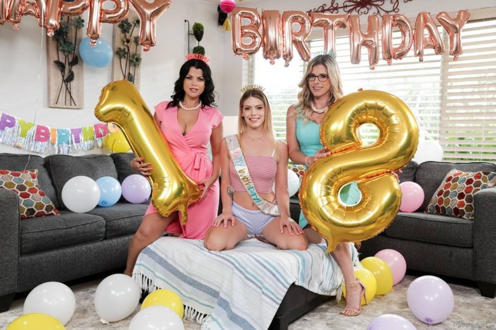 Three females celebrate a birthday with a lesbian threesome amid - #11