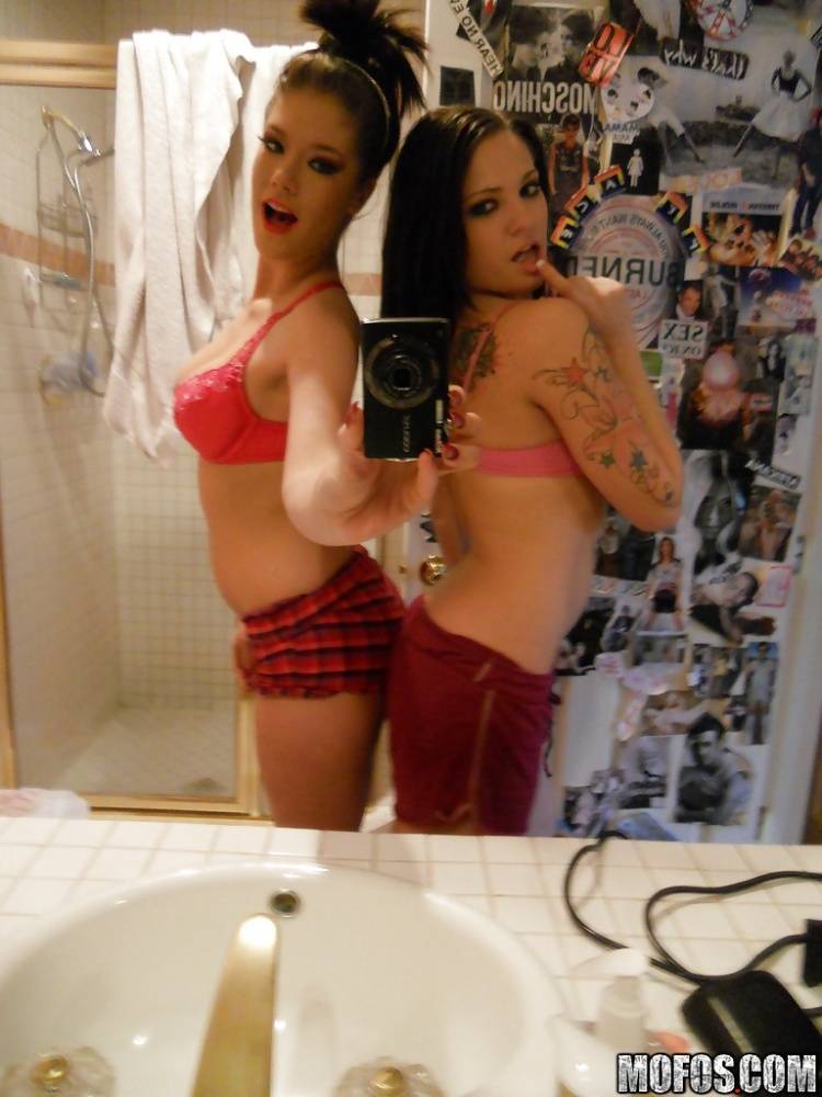 Amateur hotties posing naked and taking photos of themselves - #2