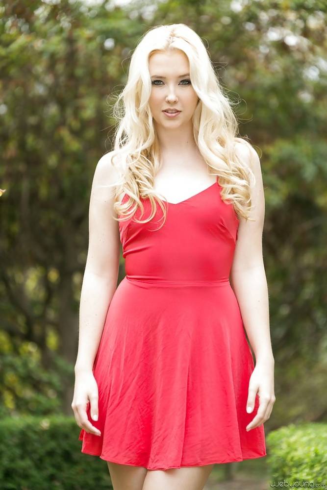 Amateur teen babe Samantha Rone posing outdoors in summer dress - #12