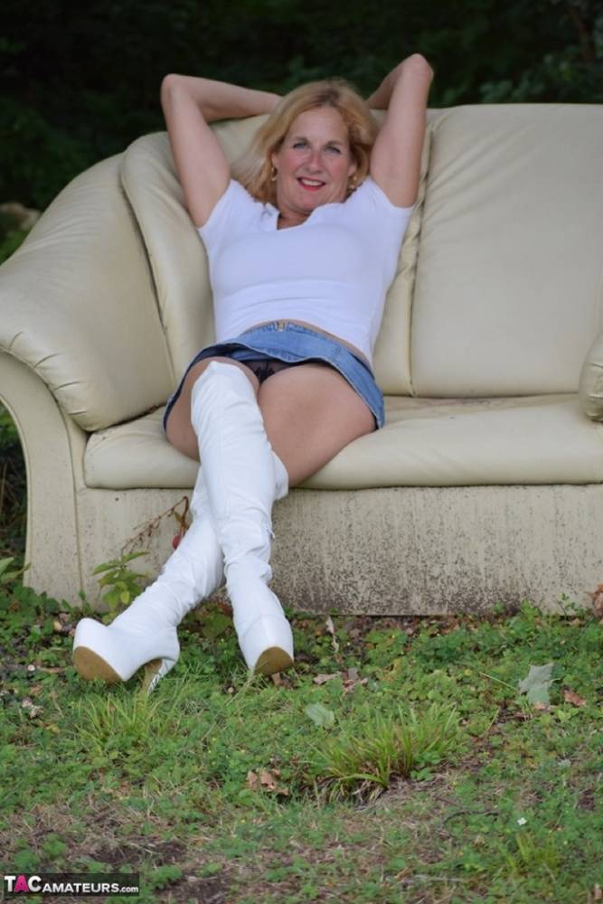 Amateur model Molly MILF shows her thighs in white OTK boots and skirt in yard - #5
