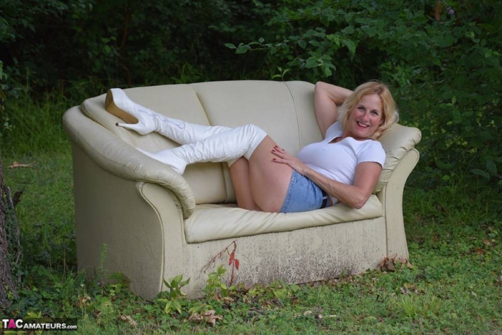 Amateur model Molly MILF shows her thighs in white OTK boots and skirt in yard - #11
