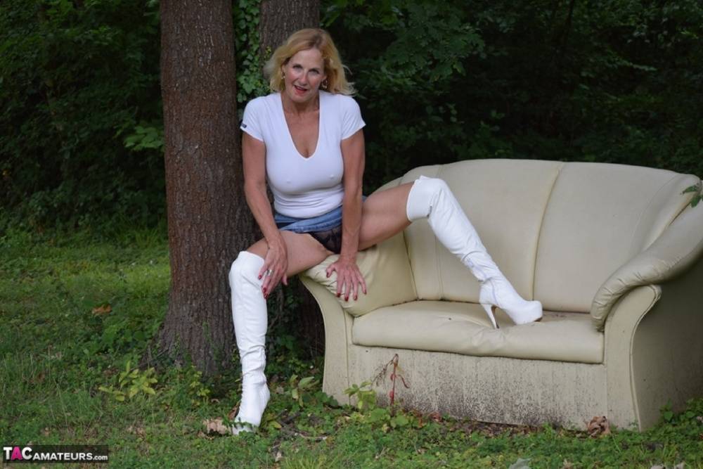Amateur model Molly MILF shows her thighs in white OTK boots and skirt in yard - #12