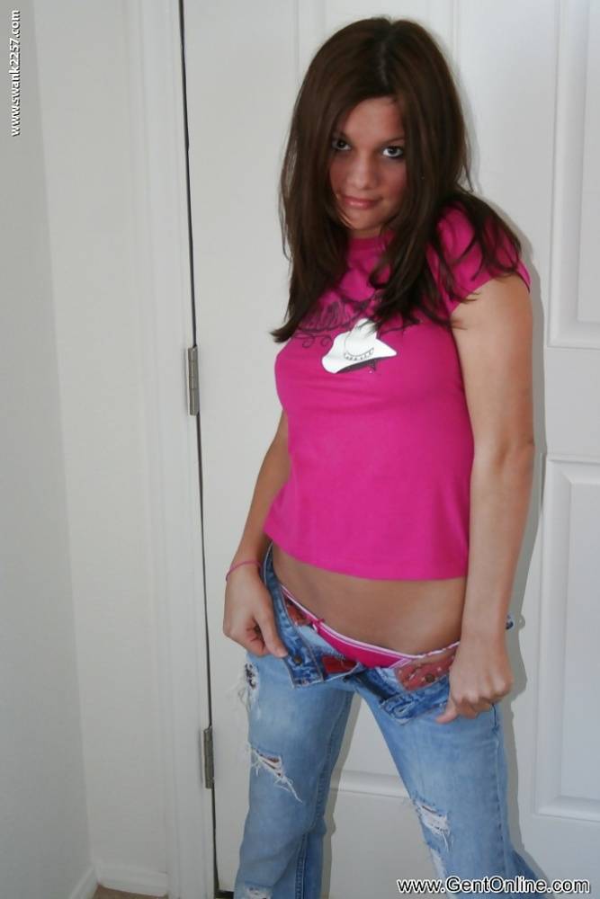 Young teen sweetie Leslie B posing in blue jeans before nude photo shoot - #16