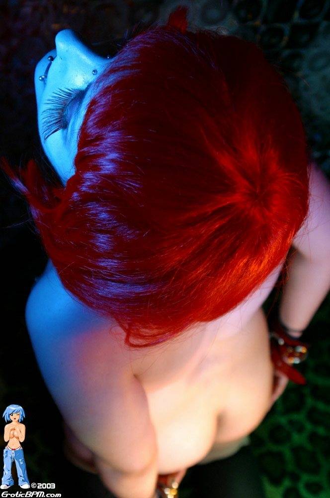 Solo girl with dyed hair and piercings gets naked on her home webcam - #15