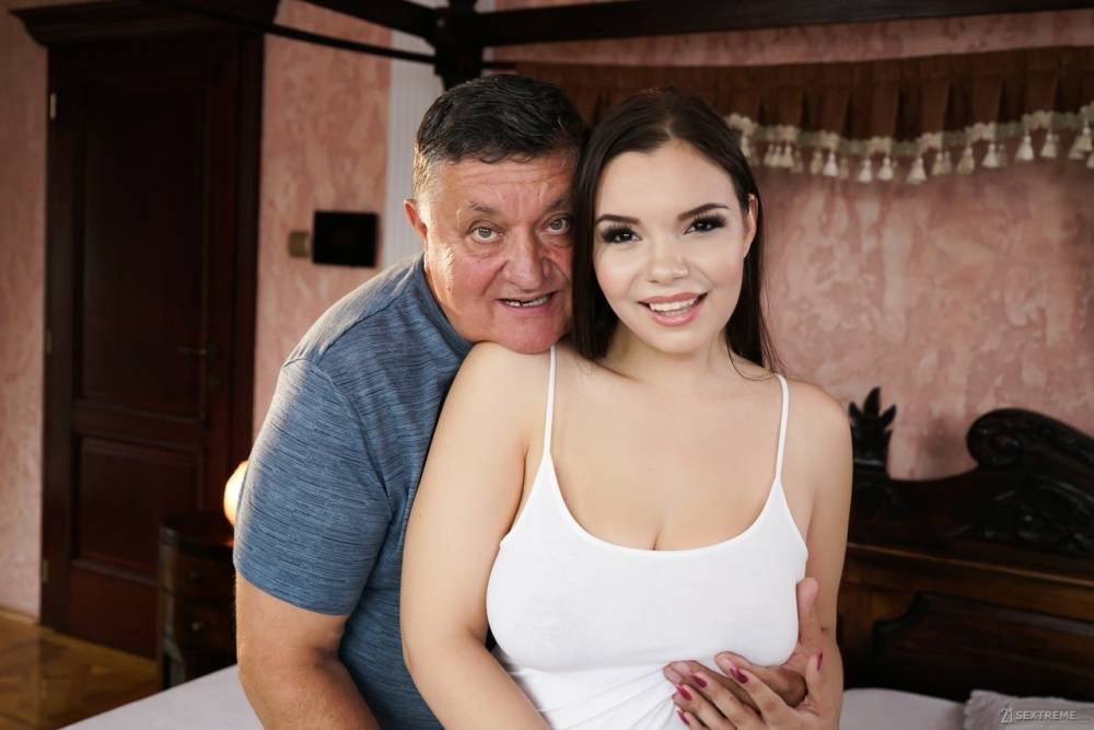 Beautiful girl Sofia Lee goes pussy to mouth with an old man - #8