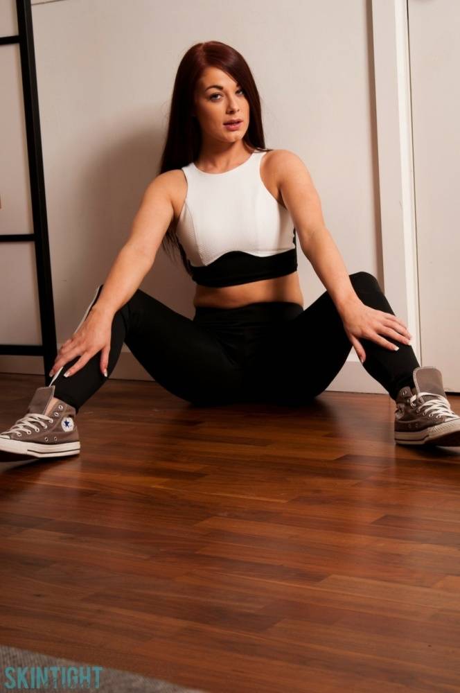 Glamor model Amber Mae slips spandex leggings over her hot ass in sneakers - #11