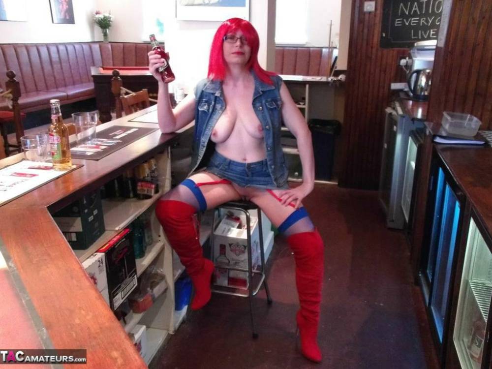 Redheaded amateur Barby Slut exposes her tits and ass while tending bar - #11