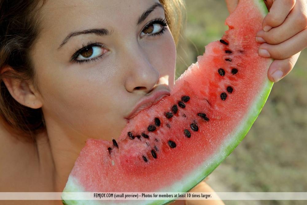 Cute solo girl Alisa B eats watermelon while posing in the nude - #9