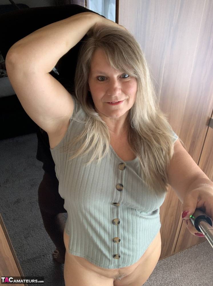 Overweight mature woman Sweet Susi takes nude selfies in her bedroom - #9