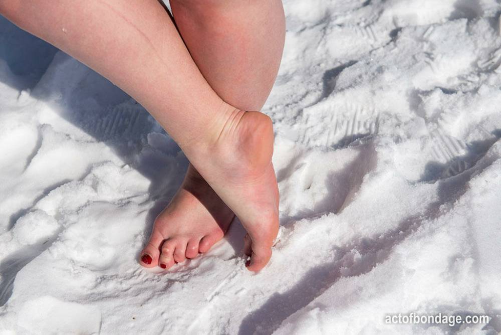 Brunette BBW rids ball gag and ropes while posing nude and barefoot in snow - #15