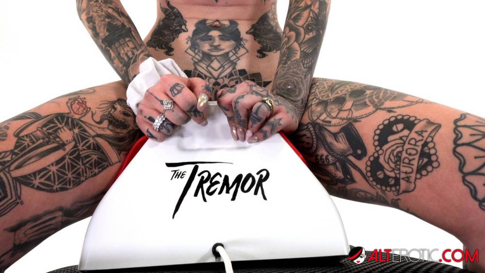 Tattoo enthusiast Amber Luke rides a multispeed sex machine - #11