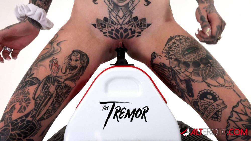 Tattoo enthusiast Amber Luke rides a multispeed sex machine - #6