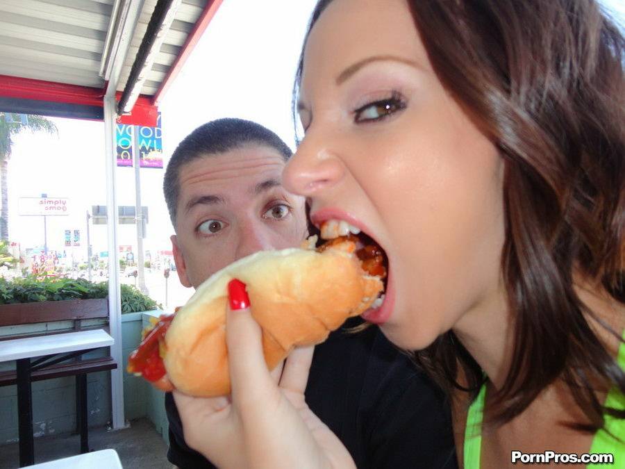 Slutty chick Jada Stevens gives her bald twat up for the price of a chili dog - #9