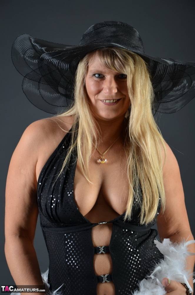 Middle-aged blonde Sweet Susi displays her tits and ass while in a big hat - #2