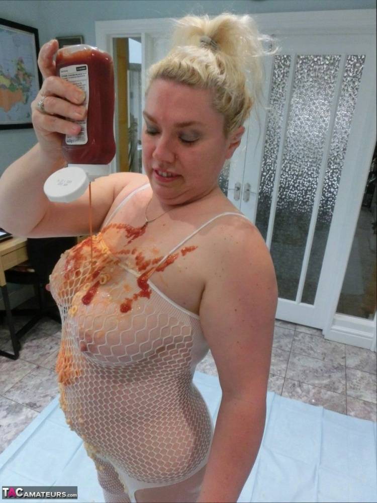 Amateur BBW Barby covers herself in condiments during solo action - #15