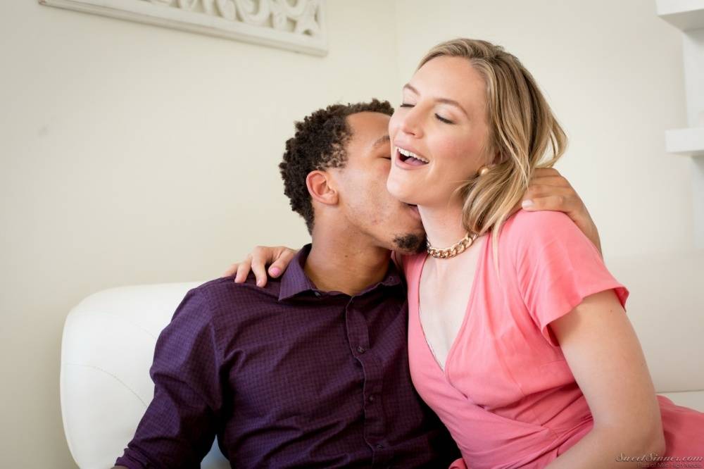 Blonde divorcee Mona Wales tries interracial sex now that she's on her own - #10