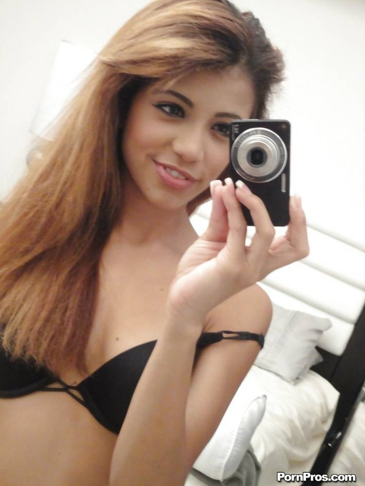 Latina ex-girlfriend Veronica Rodriguez snapping off selfies while undressing - #7