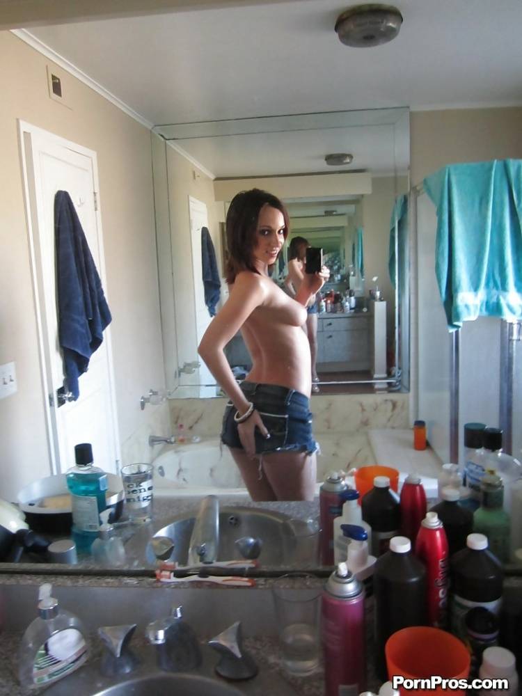 Hottie with a big ass Jada Stevens strips off bikini to show her body - #6