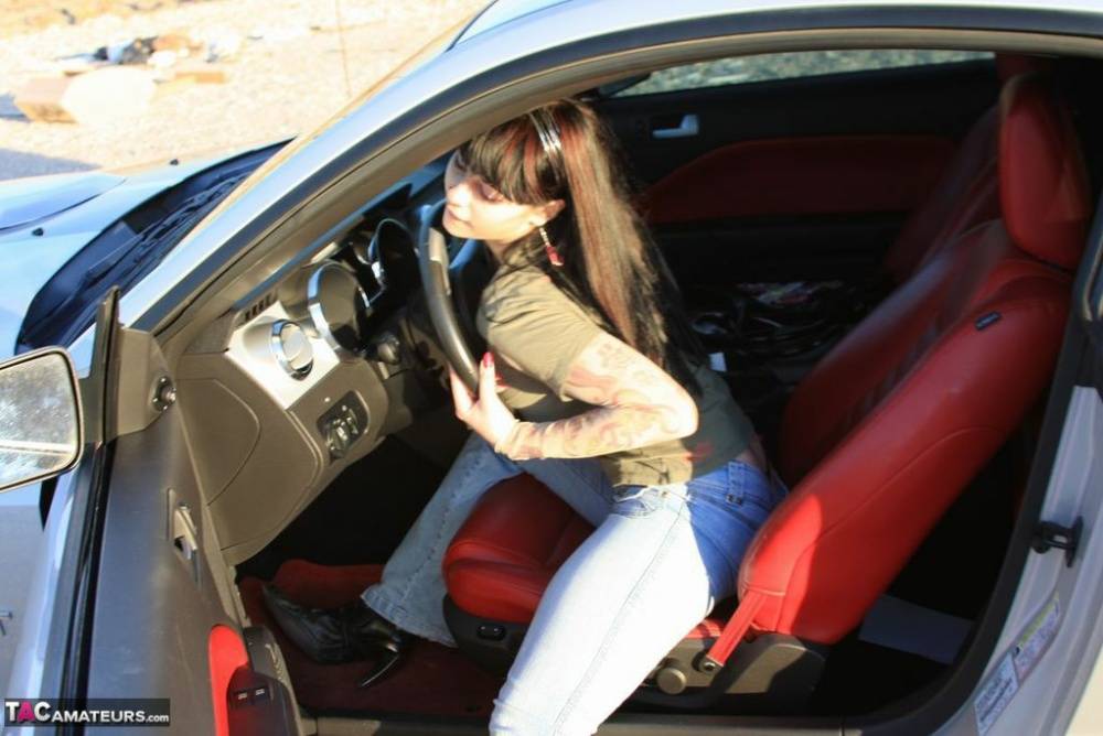 Amateur girl Susy Rocks flips the bird while exposing her big tits in a car - #16