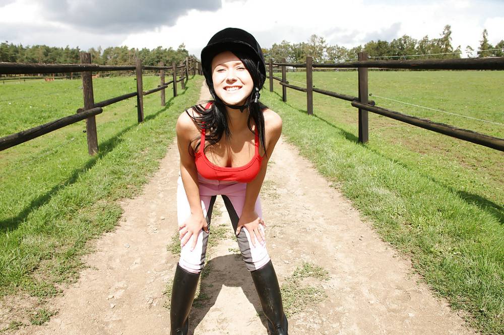 Stunning teen babe in black boots Candy L toying her cunt outdoor - #2
