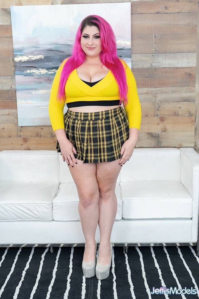 Obese chick Alexis Abuse sports pink hair while getting naked in high heels - #4