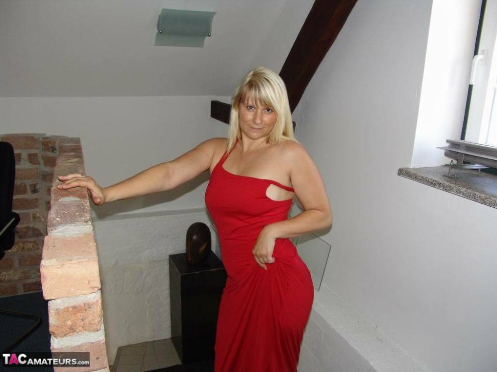 Blonde amateur Sweet Susi divests herself of a long red dress to pose nude - #13