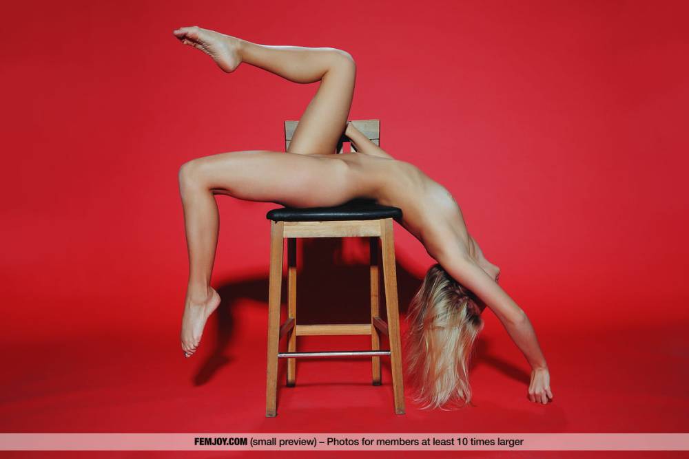 Sexy blonde Hella G hits upon great nude poses atop a chair - #14