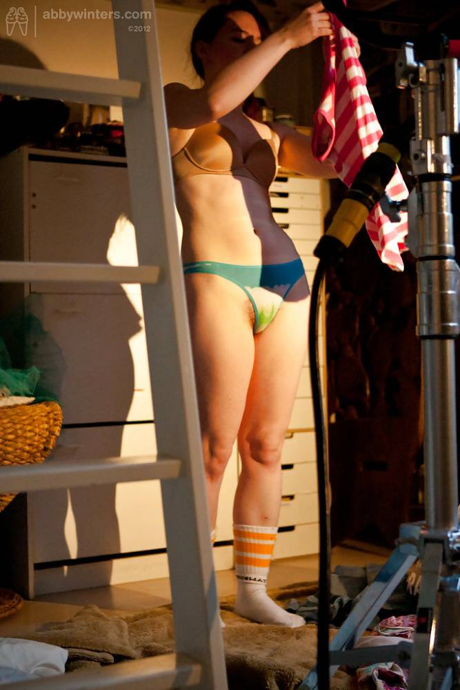 Slender MILF Annabelle Lee dresses hairy vagina after nude modelling gig - #13