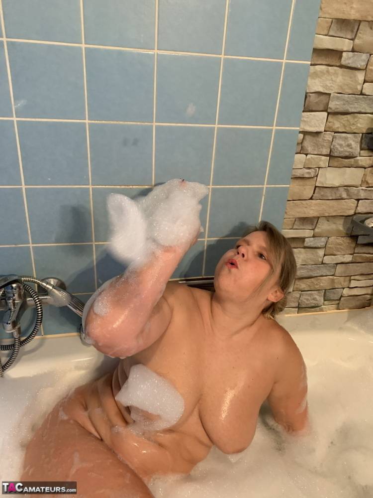 Middle-aged amateur Sweet Susi gets caught naked while taking a bubble bath - #8