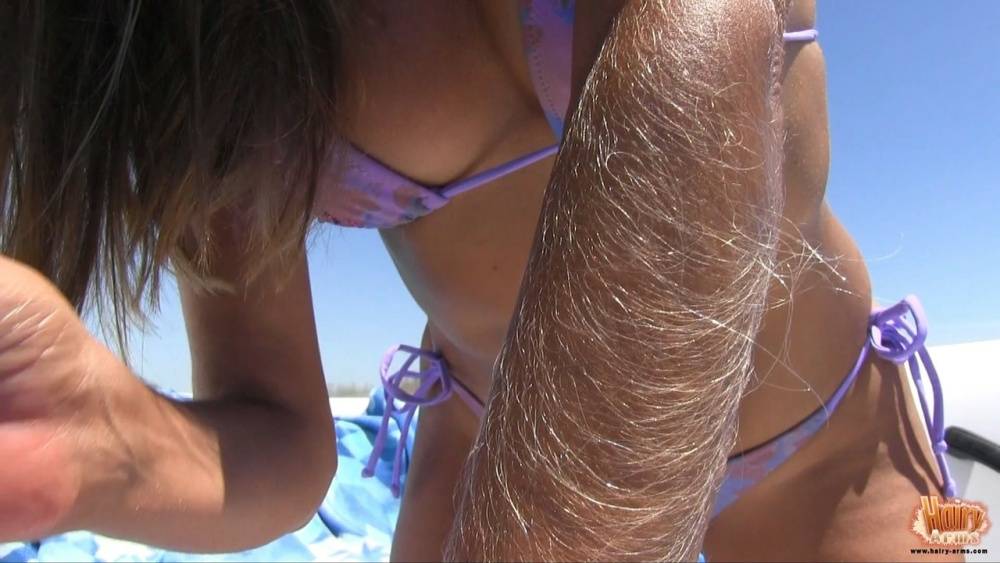Amateur chick Lori Anderson tugs on her hairy arms in a bikini and shades - #2
