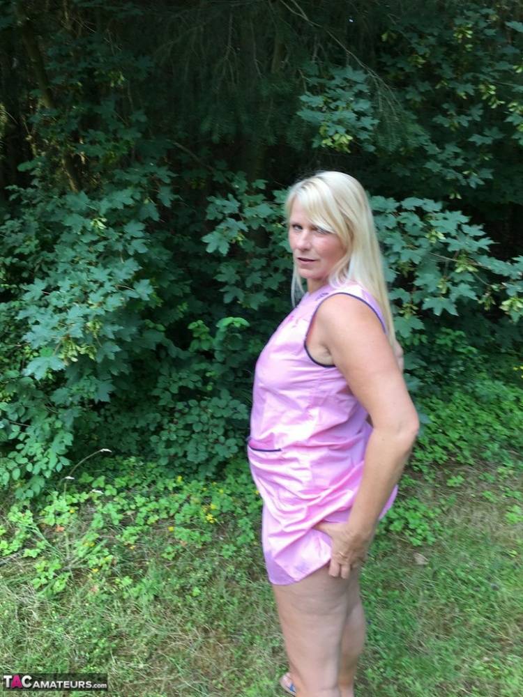 Older blonde amateur Sweet Susi exposes herself in a rural driveway - #7
