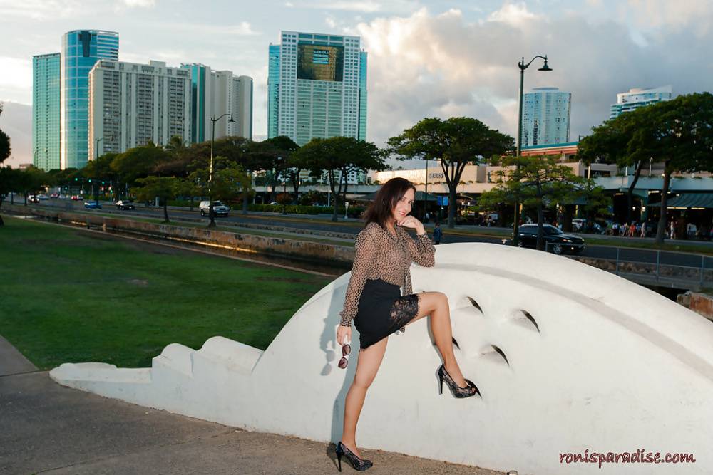 Before going to a photo shoot Roni always takes a shower - #5