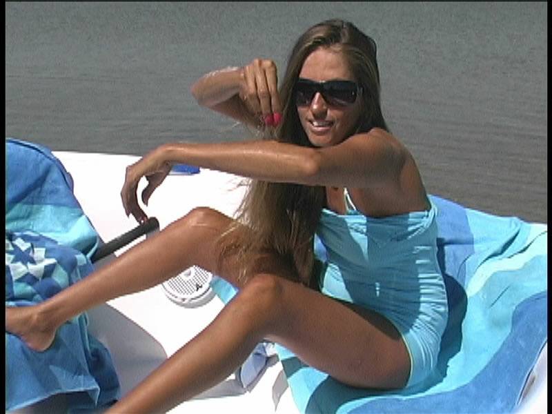 MILF Lori Anderson shows close up of her extremely long arm hair on the beach - #1